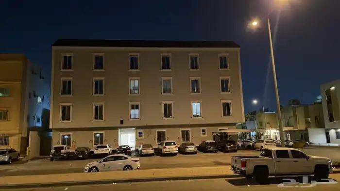 للبيع شقة أرضية في عمارة سكنية في الرياض في حي اليرموك 0