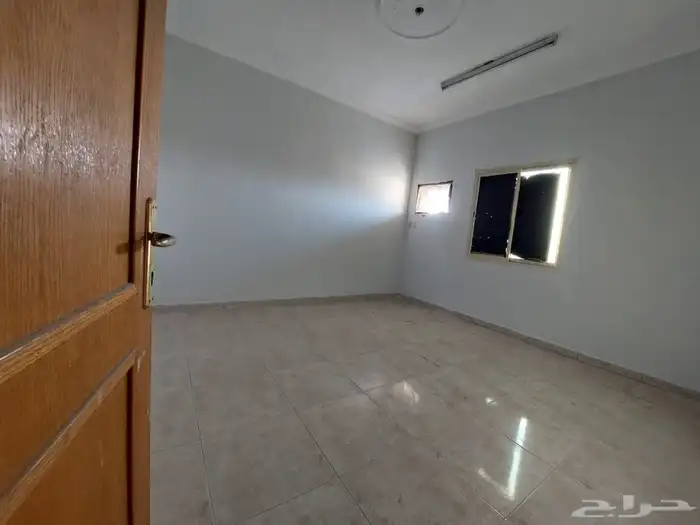 عمارة تجارية سكنية للبيع بالدمام حي الضباب 7