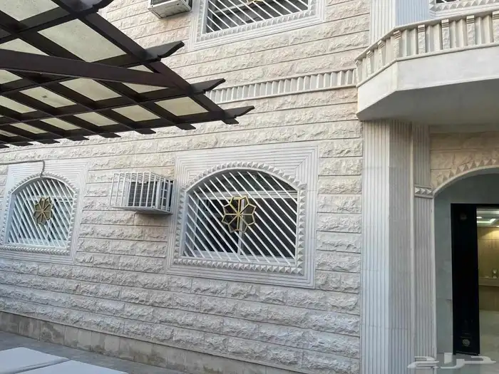 فيلا للبيع 625 متر دور وثلاث شقق حي السعادة ب 3مليون و200 3