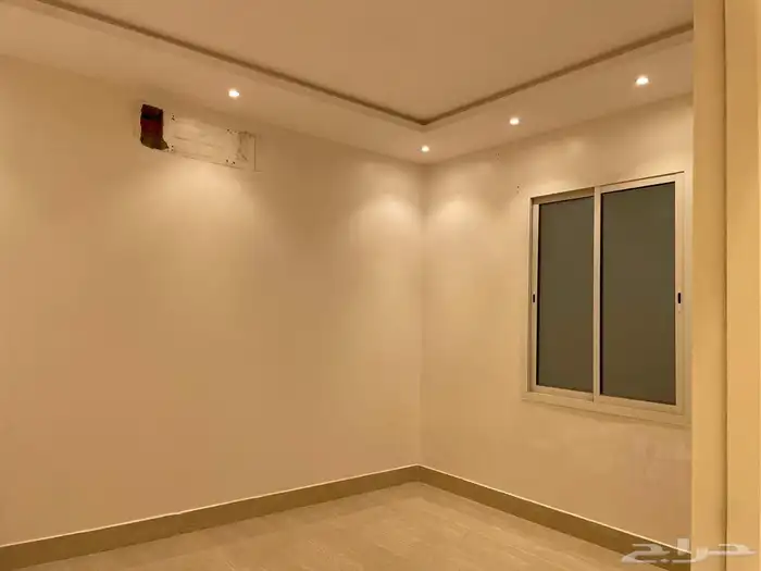 للبيع شقة أرضية في عمارة سكنية في الرياض في حي اليرموك 5