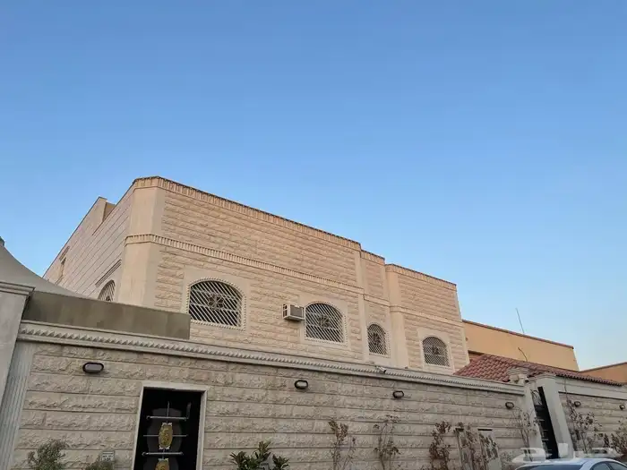فيلا للبيع 625 متر دور وثلاث شقق حي السعادة ب 3مليون و200 4