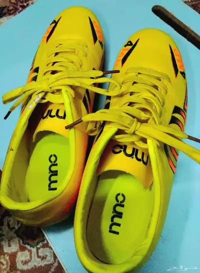Secondhand football shoes index