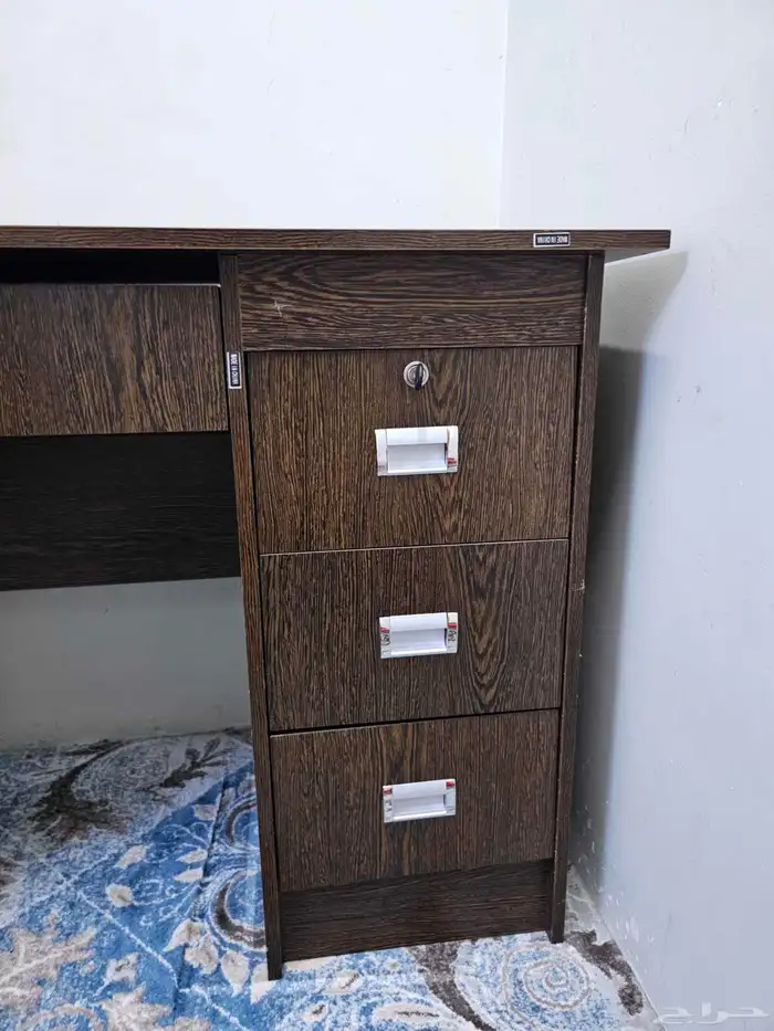 طاوله مكتبيه بحاله جيده 2