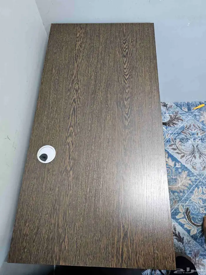 طاوله مكتبيه بحاله جيده 1