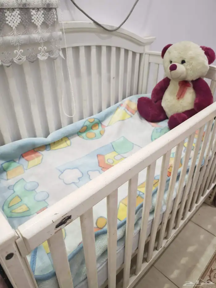 كنب صالة وسرير اطفال للبيع العاجل العاجل 2