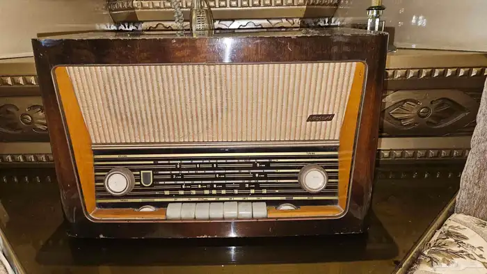 راديو (انتيك )   بحالة ممتازة 0