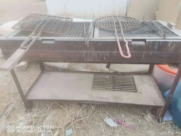 شواية فحم استخدام قليل متينه حديد تقيل معها بعض الأغراض 0