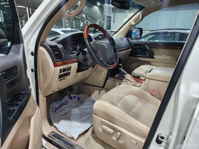 تويوتا لاندكروزر 2013 GX-R ( بحالة ممتازة ) 15