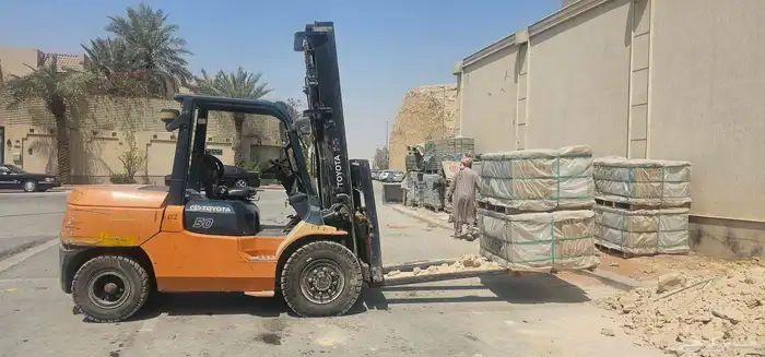 تاجير رافعه شوكيه فوركلفت للايجار 6