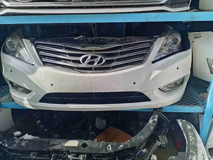 يوجد لدينا صدمات ازيرا موديل 2013  2014 2015 0