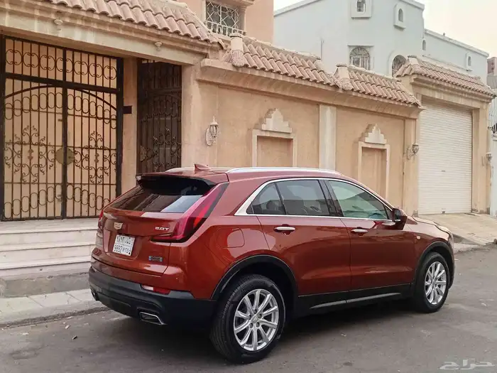 كاديلاك xt4 2019 8