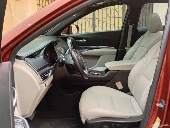 كاديلاك xt4 2019 13