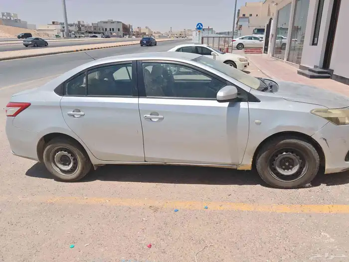 للبيع ياريس موديل 2014 تماتيك 0