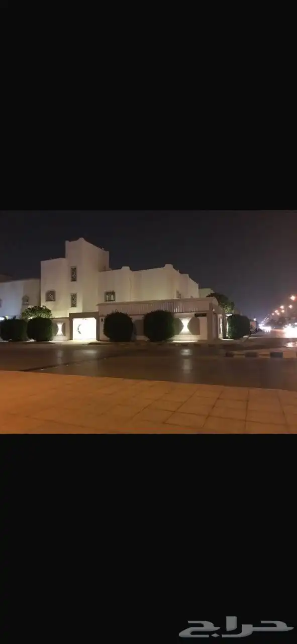 للبيع فيلا دورين درج داخلي في الرياض في حي العزيزية 1