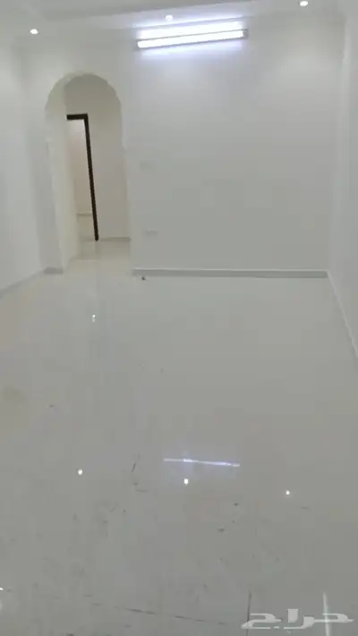 شقه اماميه عباره عن اربع غرف وثلاث دورات مياه index