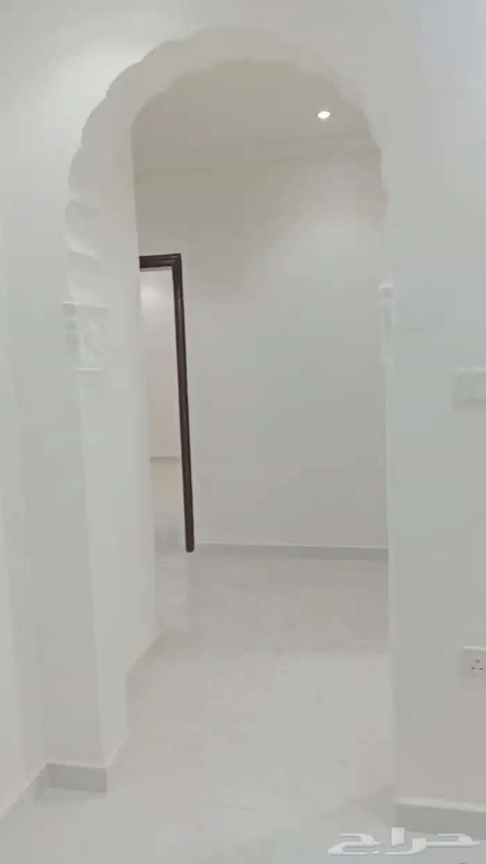 شقه اماميه عباره عن اربع غرف وثلاث دورات مياه 4