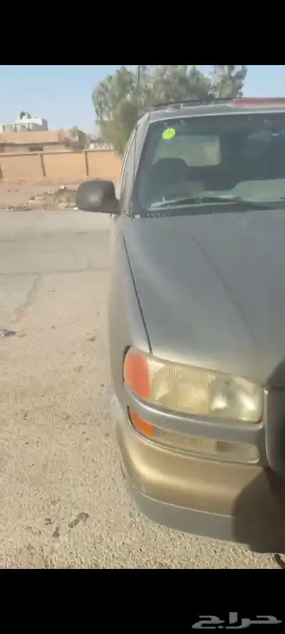 السياره نوع جمس موديل 2000 المكينه والقير على الشرط والبدي و 0