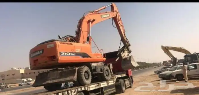 يوجد لدينا تريلات وقلابات للترحيل المخلفات بوكلينات حديثه لل 5
