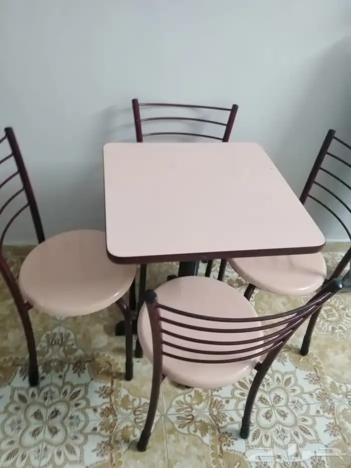 طاولة طعام 1