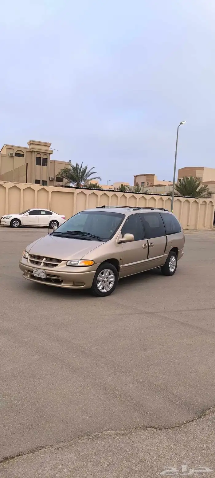 دودج كارافان 4