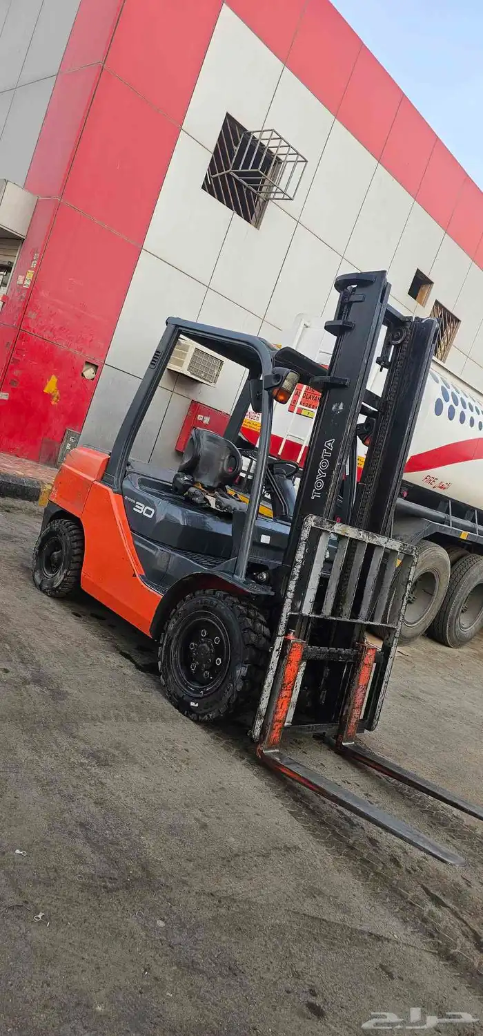 تاجير رافعه شوكيه فوركلفت للايجار 0