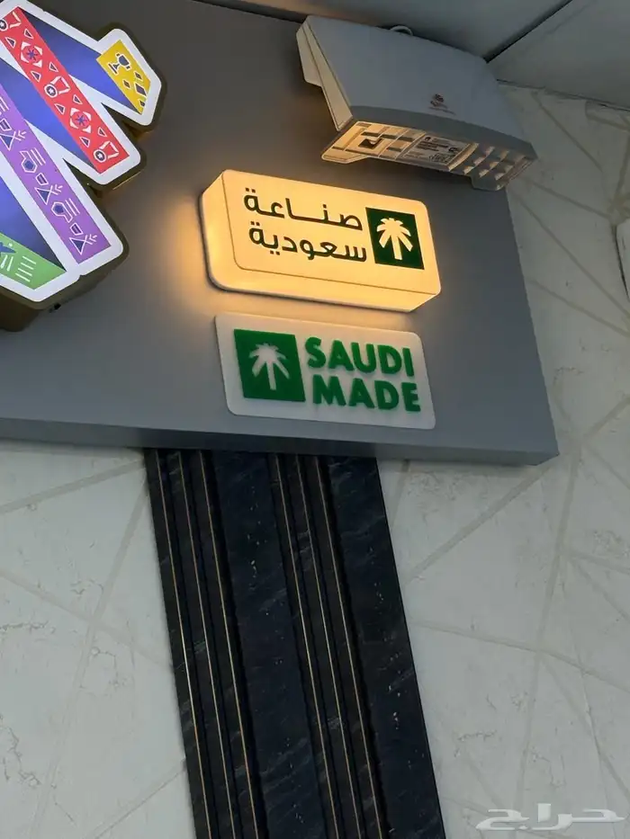 خطاط لوحات تجاريه بارزه مع كلادينج وجميع انواع المطبوعات 8