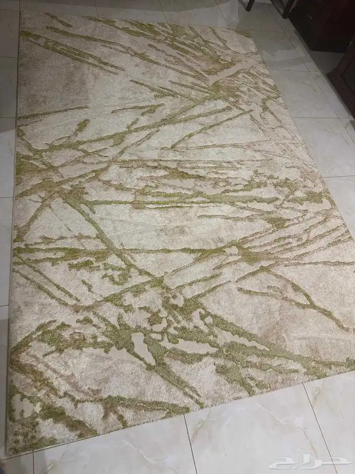 سجاد مستعمل للبيع و دولابين للجزم 2