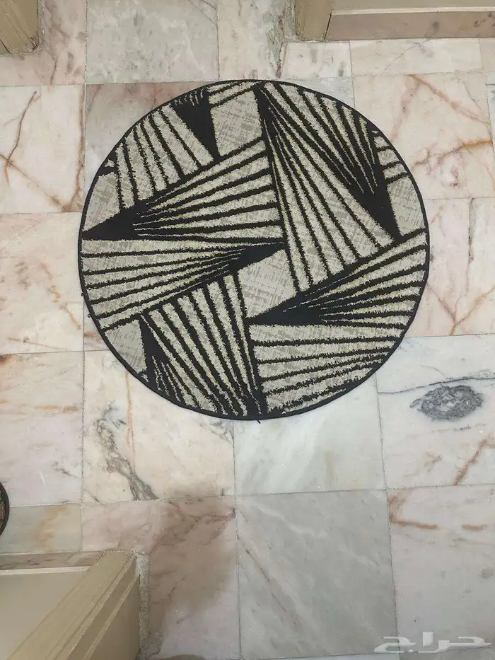 سجاد مستعمل للبيع و دولابين للجزم 3