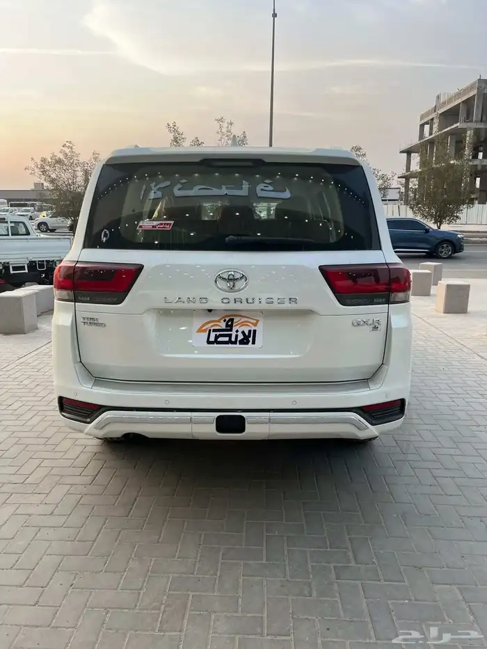 تويوتا لاندكروزر GXR3 بنزين 2025 1