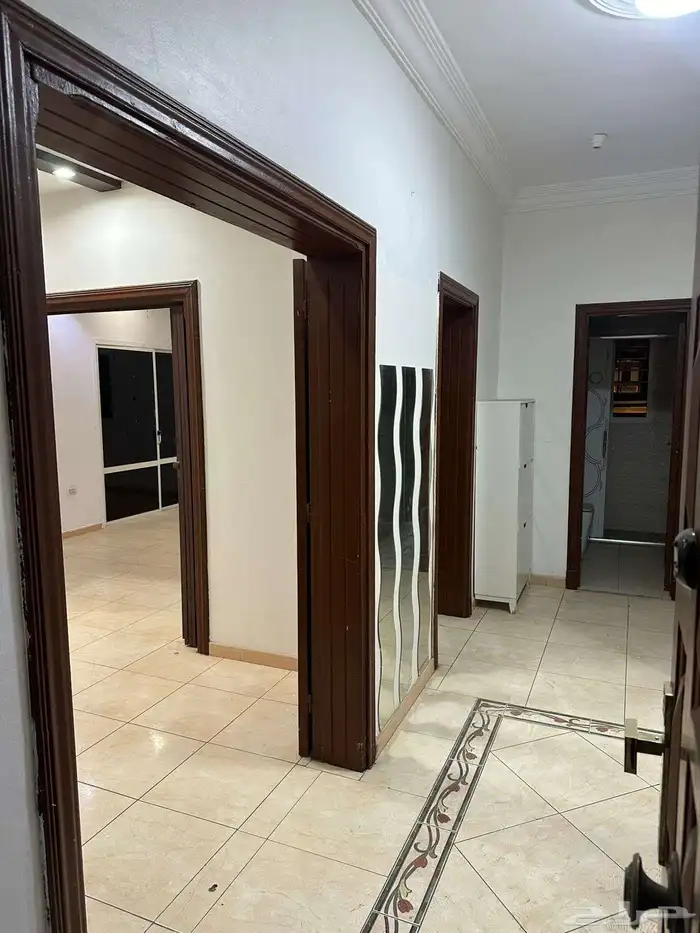 شقة للايجار في موقع مميز في حي الروضة 2