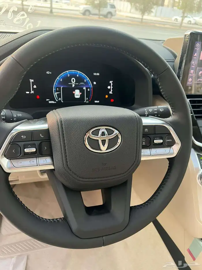 تويوتا لاندكروزر GXR3 بنزين 2025 18