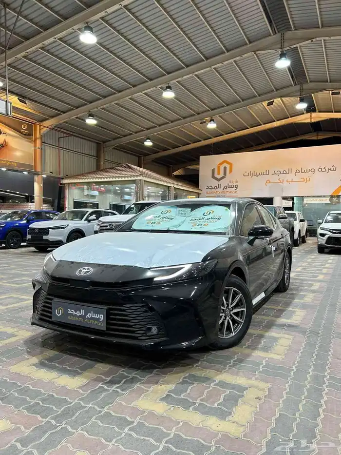 تويوتا كامرى E بنزين موديل 2025 3