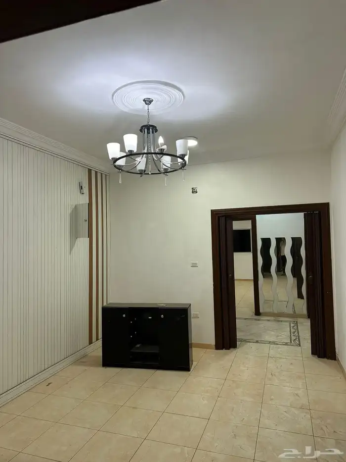 شقة للايجار في موقع مميز في حي الروضة 1