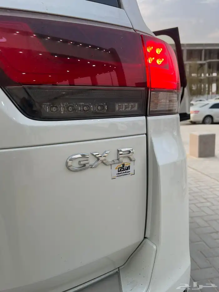تويوتا لاندكروزر GXR3 بنزين 2025 5
