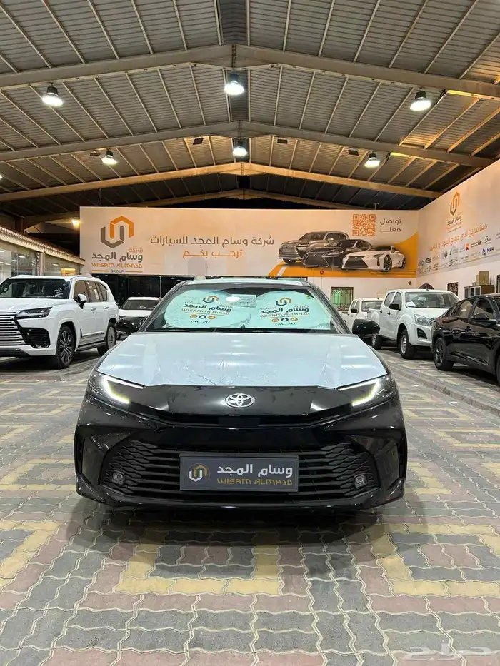 تويوتا كامرى E بنزين موديل 2025 4