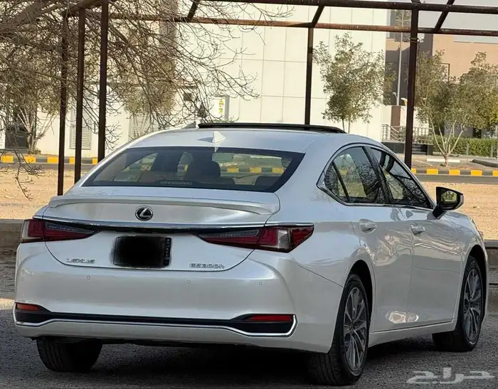 لكزس es300 موديل 2023 5