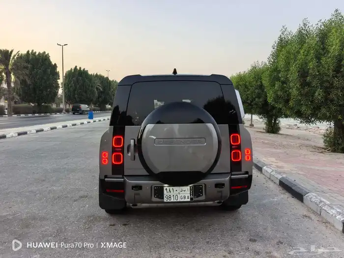 للبيع ديفيندر P400 موديل 2024 ماشي 4000 5