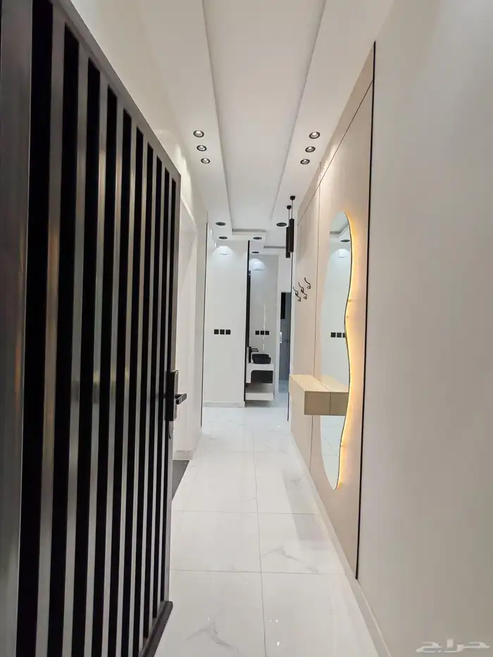 للبيع ادوار ارضيه ببايكه سياره تشطيب vip بحي الاسكان 20