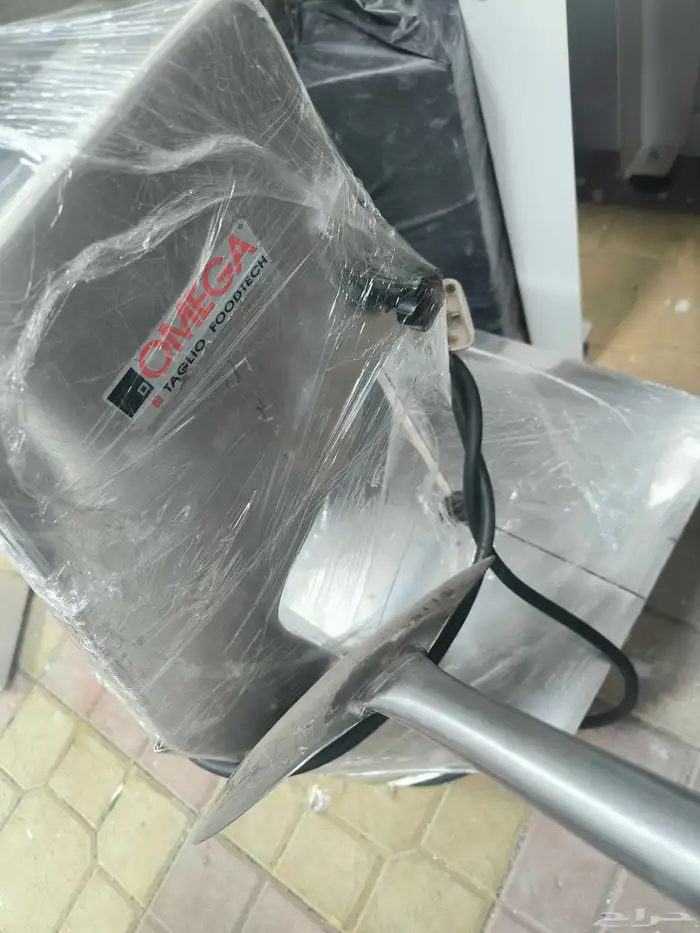 فراده عجين ومنشار لحوم ماركه اوميغا ايطالي 1