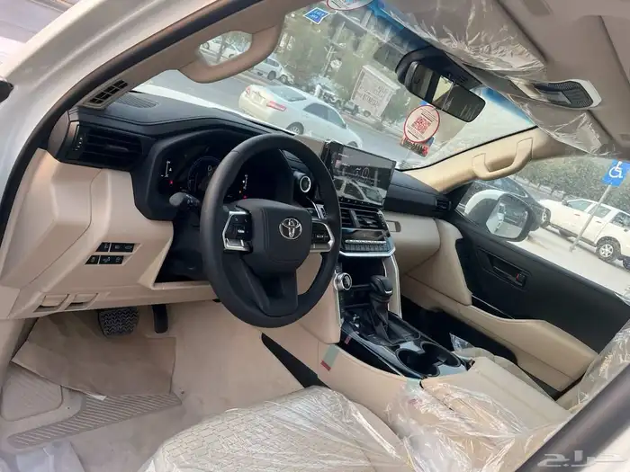 تويوتا لاندكروزر GXR3 بنزين 2025 13