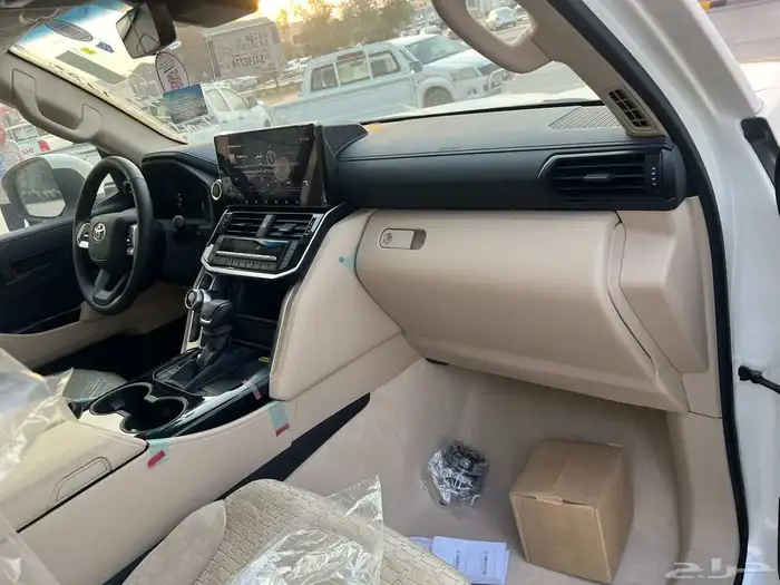 تويوتا لاندكروزر GXR3 بنزين 2025 12
