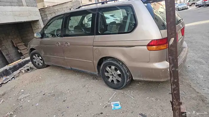 هوندا اوديسي للبيع او تشليح مكينه جربكس سليمه شغال السياره 1
