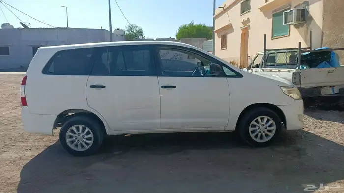 Toyota Innova 2010 4