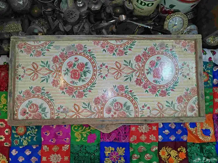 طاولة ماكينة خياطة قديمة 2