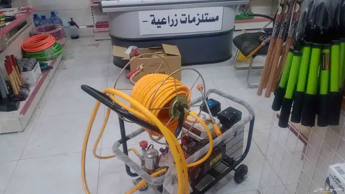 متوفر عزقات و مواتير رش مبيدات وغطاسات 7