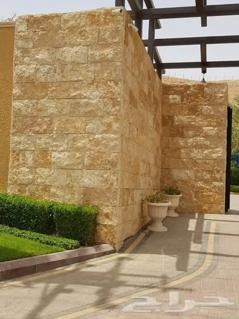 معلم حجر وجه الجبل 1