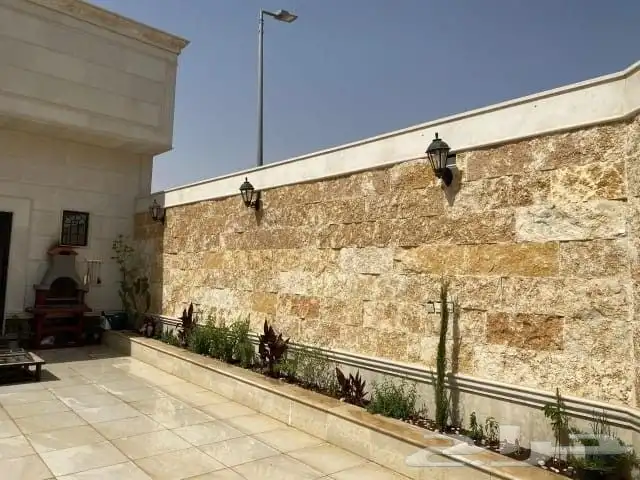 معلم حجر وجه الجبل 0