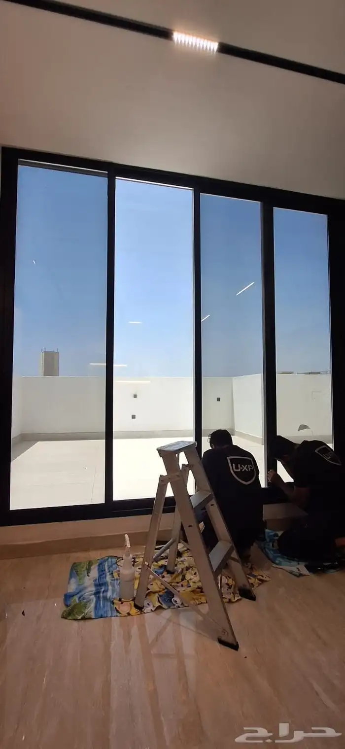 عازل زجاج المباني 1