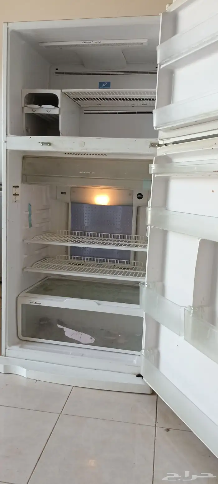 Large Hitachi refrigerator excellent performance 4