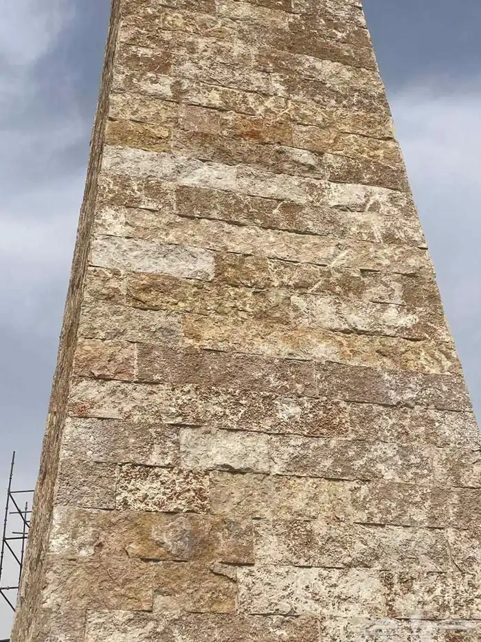 معلم حجر وجه الجبل 3
